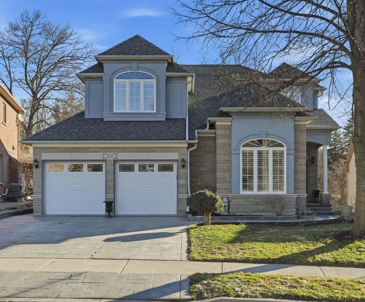 39 Winegarden TRL, Hamilton, ON L9H 7M1