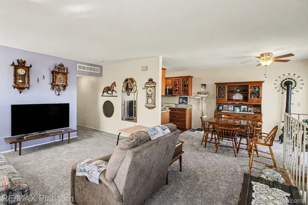 23588 N Rockledge, Novi, MI 48375