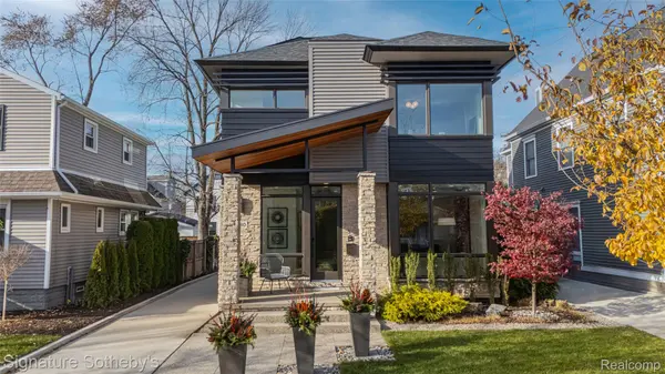 1580 Henrietta ST, Birmingham, MI 48009