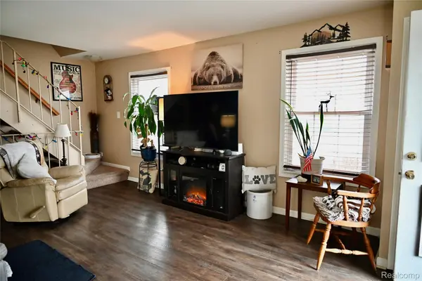 23546 N Rockledge, Novi, MI 48375