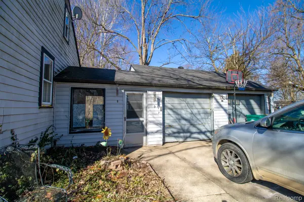 8080 Wayne RD, Romulus, MI 48174