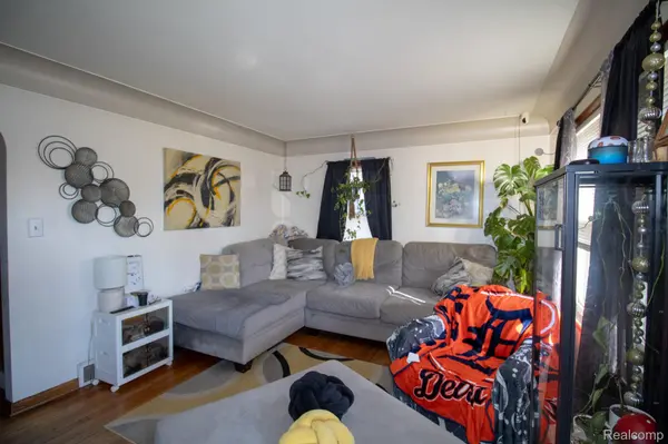 8080 Wayne RD, Romulus, MI 48174