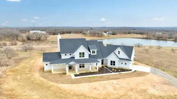 117 Mustang Springs Circle, Sunset, TX 76270