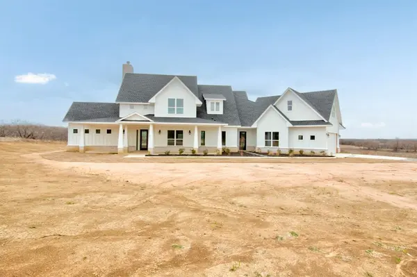 117 Mustang Springs Circle, Sunset, TX 76270