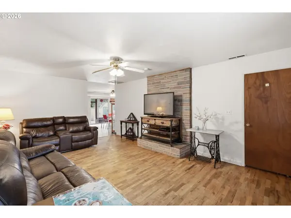 1140 MICHIGAN AVE, Coos Bay, OR 97420