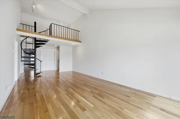 28 Sunrise Dr, Long Hill Twp., NJ 07933