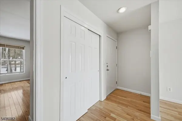 28 Sunrise Dr, Long Hill Twp., NJ 07933