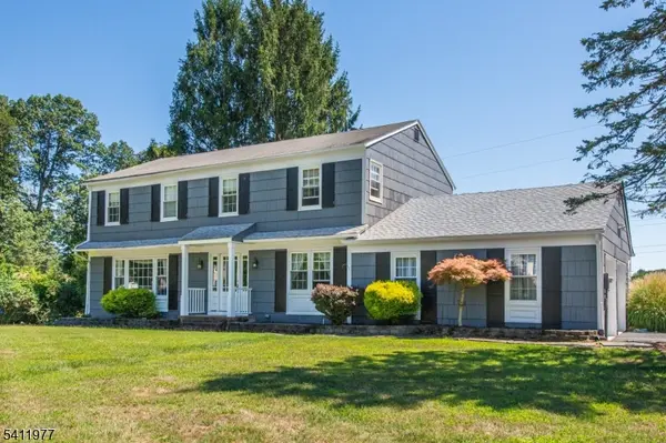 36 Flintlock Dr, Washington Twp., NJ 07853