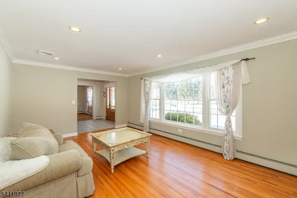 36 Flintlock Dr, Washington Twp., NJ 07853