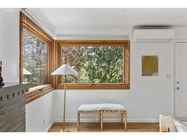 8047 SE CLAY ST, Portland, OR 97215