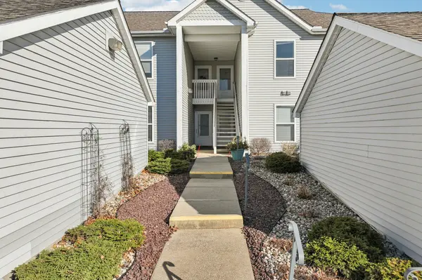 1764 Weatherstone DR, Pittsfield Charter Twp, MI 48108