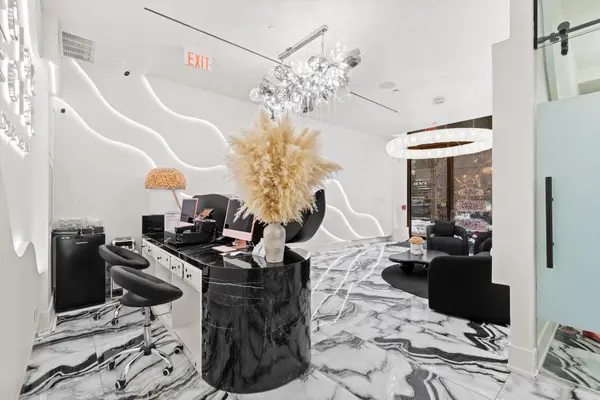 38 Avenue RD #1-2, Toronto C02, ON M5R 2G2