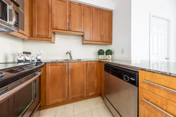 18 Holmes AVE #1812, Toronto C14, ON M2N 0E1