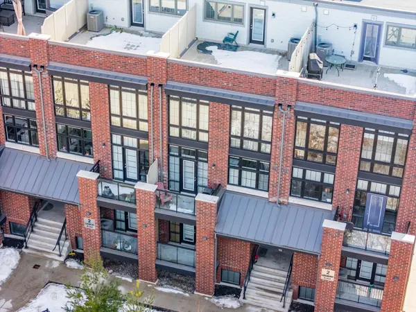 2 Linsmore PL #302, Whitchurch-stouffville, ON L4A 4T4