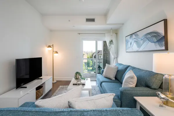 17 Spooner CRES #208, Collingwood, ON L9Y 1T3