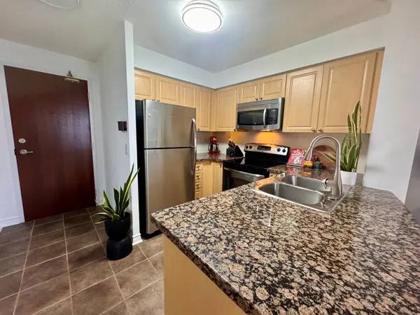 5 Michael Power PL #2209, Toronto W08, ON M9A 0A3