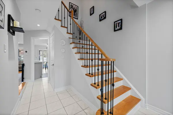 24 Manorwood CT, Caledon, ON L7E 2S9