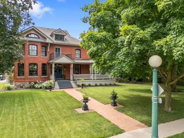 38 Lansdowne RD N, Cambridge, ON N1S 2S9