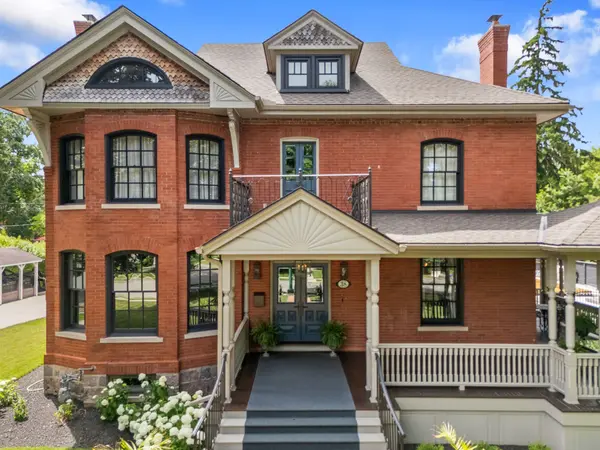 38 Lansdowne RD N, Cambridge, ON N1S 2S9