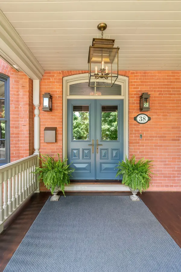 38 Lansdowne RD N, Cambridge, ON N1S 2S9