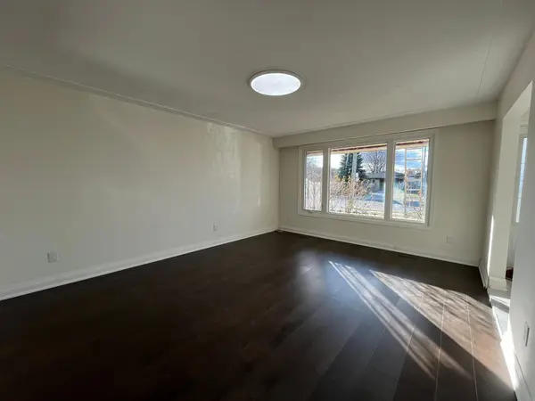 617 West 5th ST, Hamilton, ON L9C 3R1