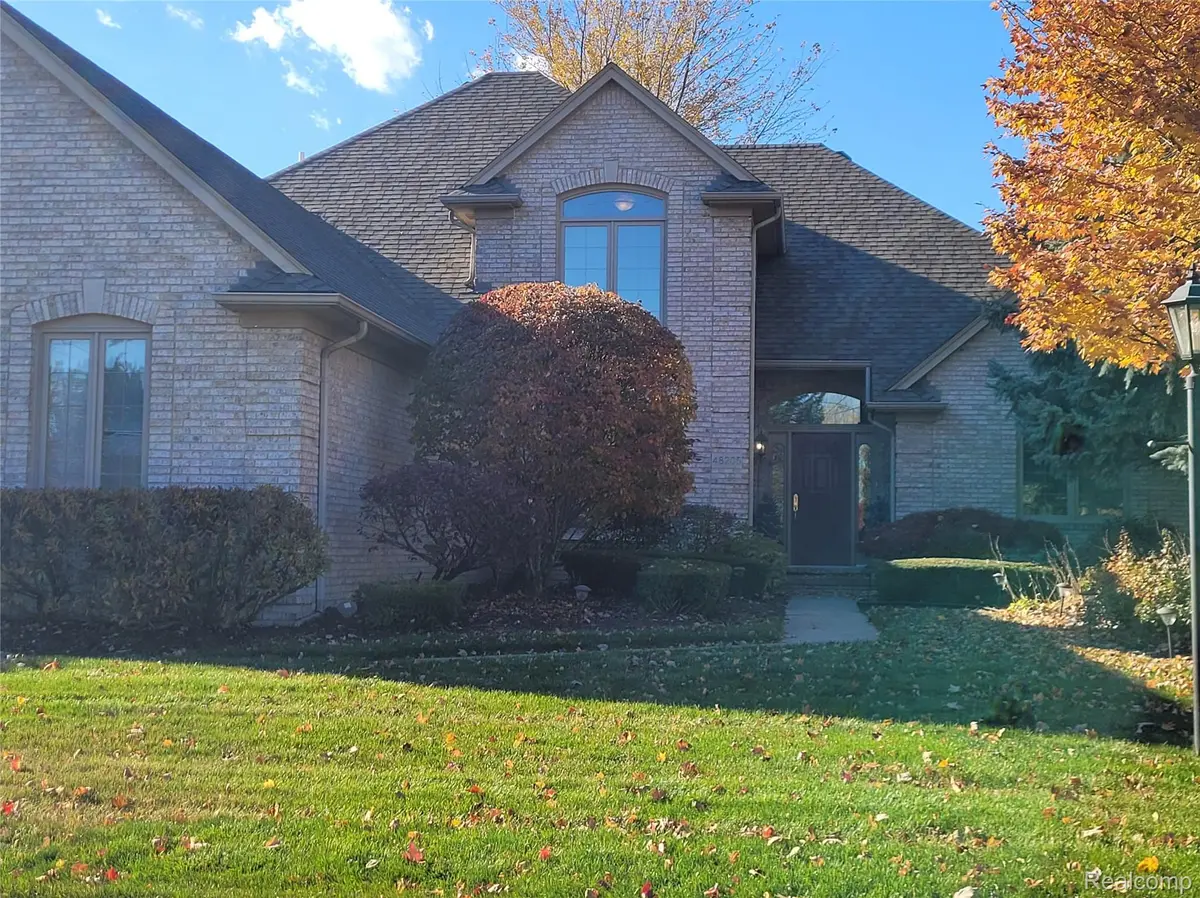 48205 Conifer DR, Shelby Charter Township, MI 48315