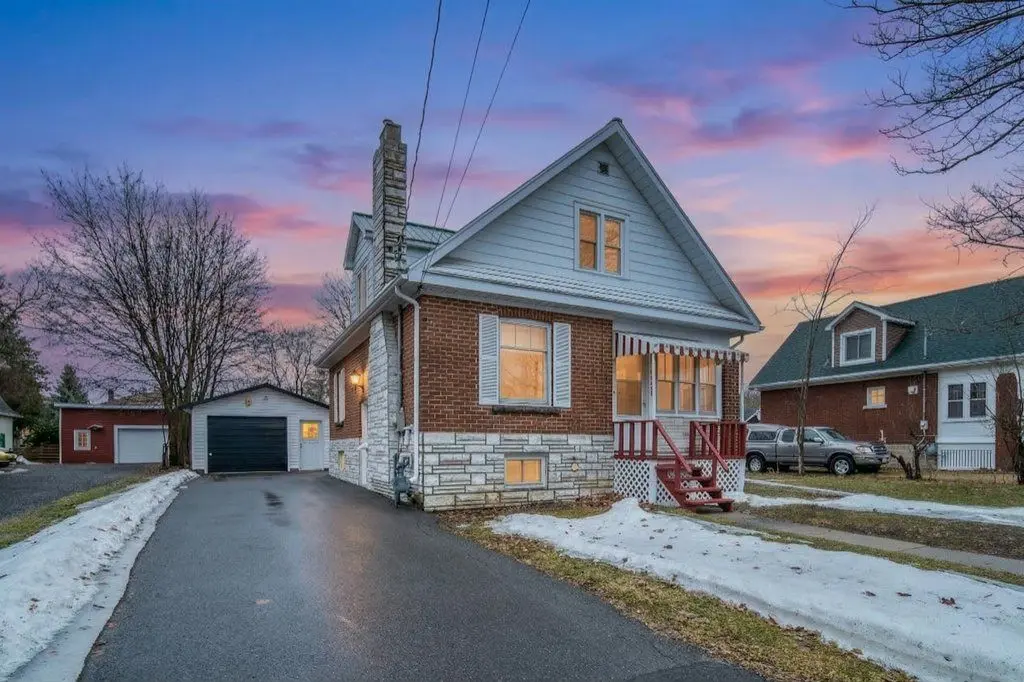 236 East ST, Greater Napanee, ON K7R 1T2