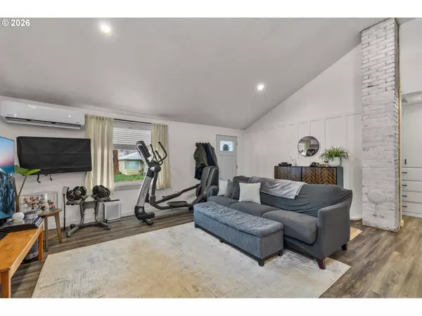 John Day, OR 97845,242 NW 1ST AVE