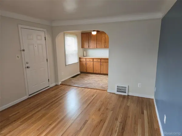 4858 Palmer ST, Dearborn, MI 48126