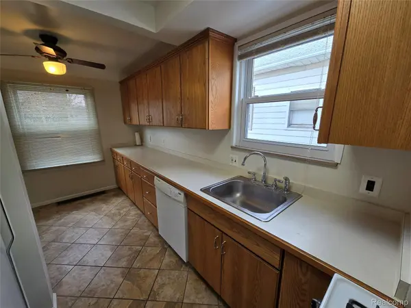 4858 Palmer ST, Dearborn, MI 48126