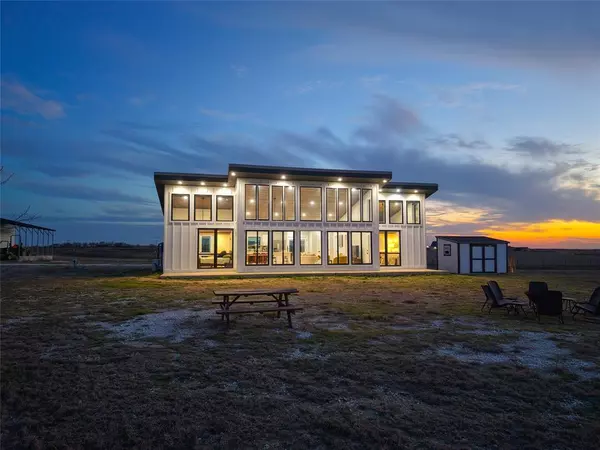 232 Hcr 2302, Abbott, TX 76621