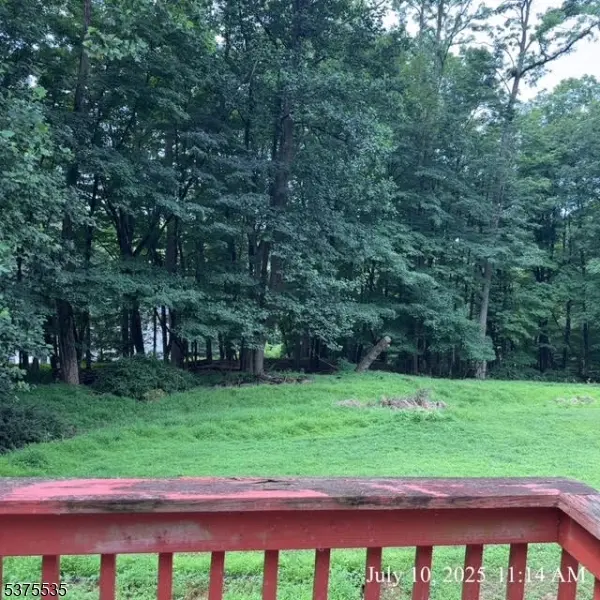 10 Timbercroft Rd, High Bridge Boro, NJ 08829