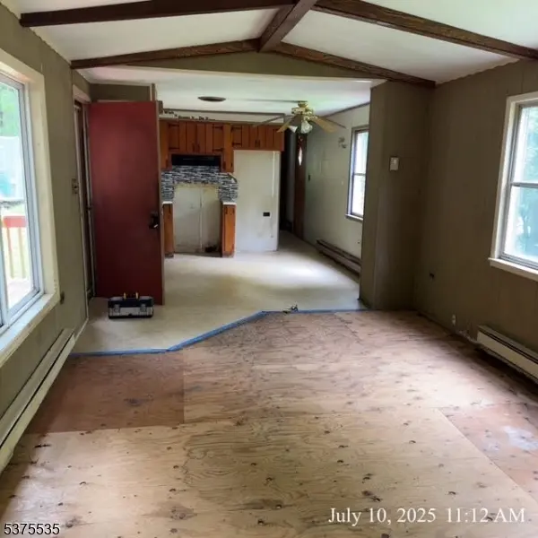 10 Timbercroft Rd, High Bridge Boro, NJ 08829