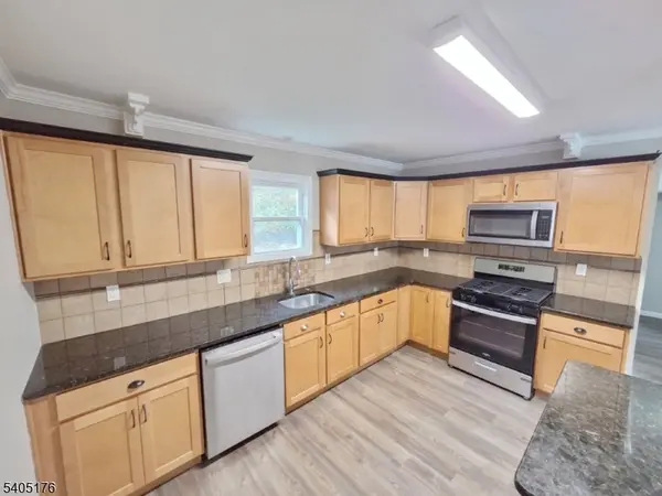 533 S Park Dr, Perth Amboy City, NJ 08861