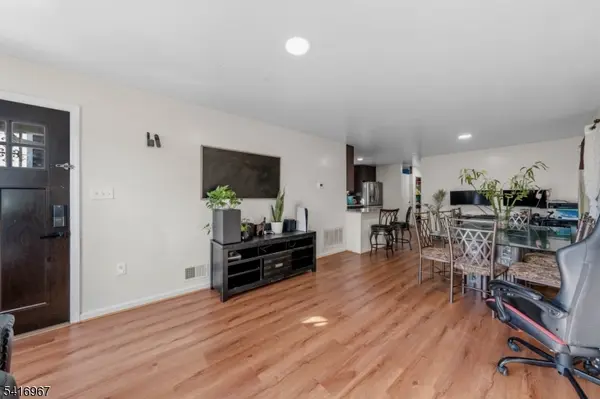 519 Maple Ave, Elizabeth City, NJ 07202