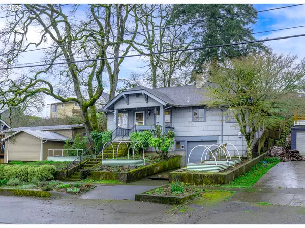 St Helens, OR 97051,235 S 4TH ST