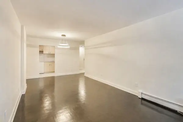 335 Lonsdale RD #212, Toronto C03, ON M5P 1R4