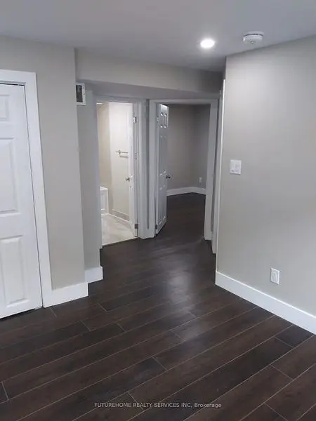 1229 Meadowvale ST #Apt#2, Oshawa, ON L1H 4E8