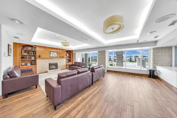 2500 Rutherford RD #216, Vaughan, ON L4K 5N7