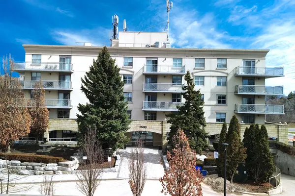 2500 Rutherford RD #216, Vaughan, ON L4K 5N7