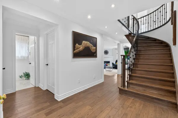 92 Weldrick RD E, Richmond Hill, ON L4C 8T7