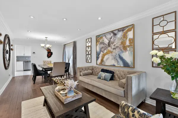 92 Weldrick RD E, Richmond Hill, ON L4C 8T7