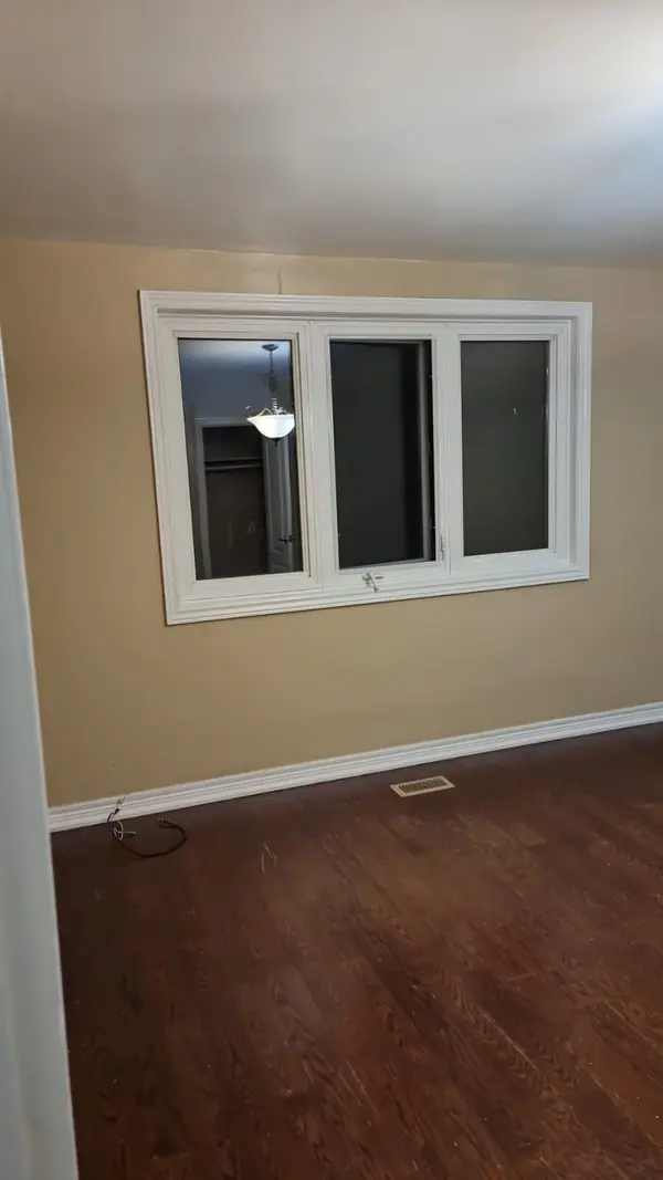 841 Runnymede RD #2nd Flr, Toronto W03, ON M6N 3W1