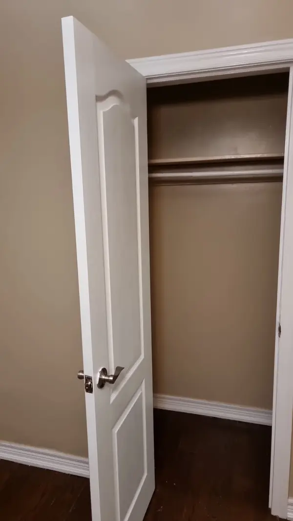 841 Runnymede RD #2nd Flr, Toronto W03, ON M6N 3W1