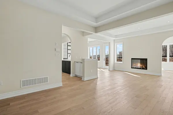 1236 QUEENS PLATE RD W, Oakville, ON L6M 5M3