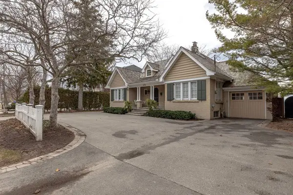 3196 Lakeshore RD, Burlington, ON L7N 1A4