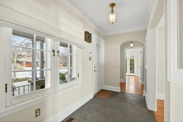 3196 Lakeshore RD, Burlington, ON L7N 1A4