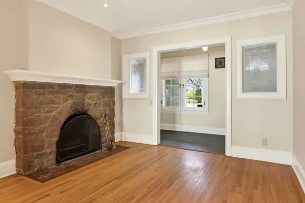 3196 Lakeshore RD, Burlington, ON L7N 1A4