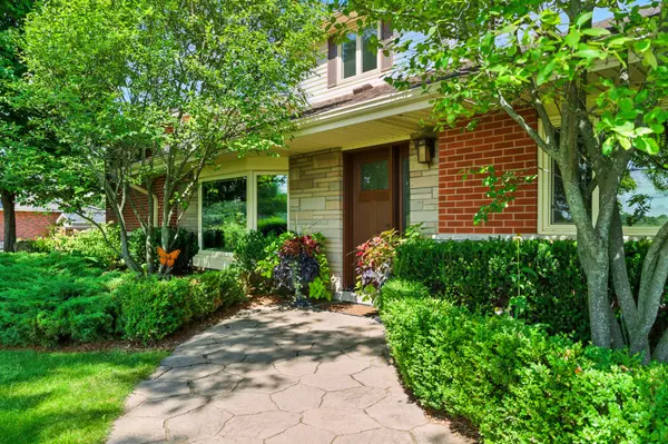 7298 Twenty RD E, Hamilton, ON L0R 1P0