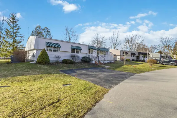 313 Pinetree LN, South Huron, ON N0M 1T0